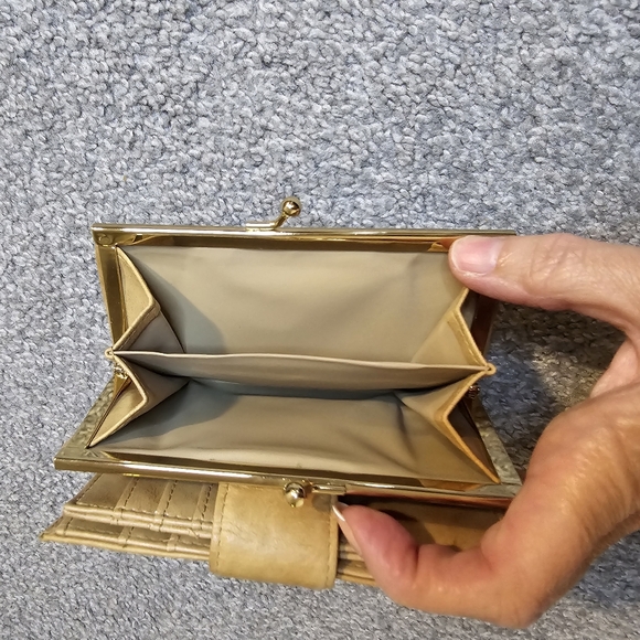 Leather Buxton Heiress Double Cardex Tan  Ladies Wallet EUC - Picture 10 of 10